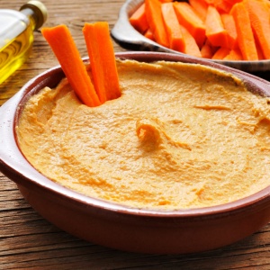 Carrots & Hummus