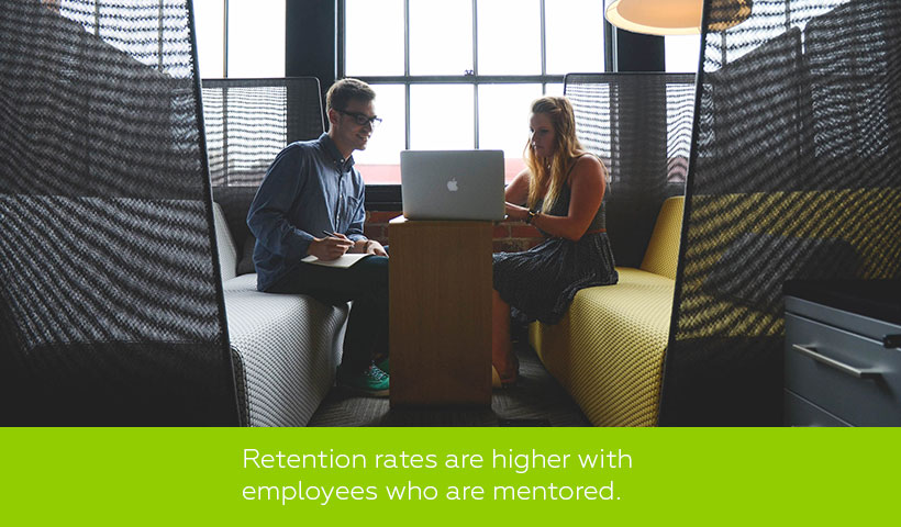 La retención aumenta con empleados que tienen un mentor